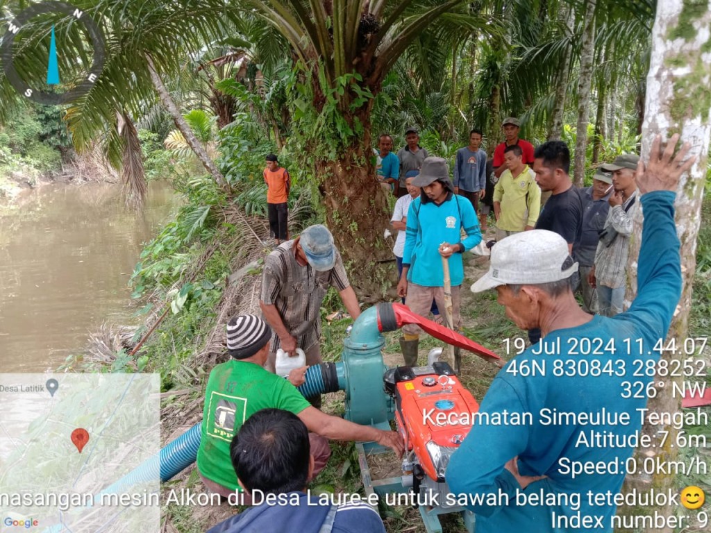 Petani Desa Laure-e Gotong Royong Pemasangan Pompanisasi Alkon Untuk Pengairan Lahan Pertanian
